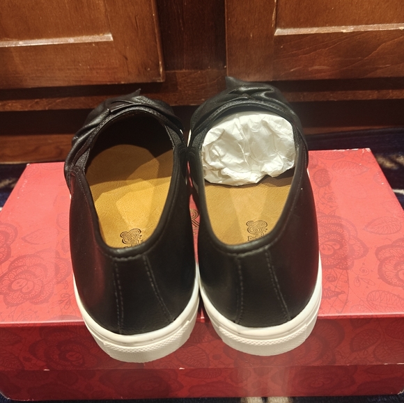 CARLOS by Carlos Santana Women's Alegra Black Slip On Sneakers - Picture 3 of 4